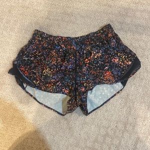 size 8 2.5 inch seem lululemon shorts still have liners